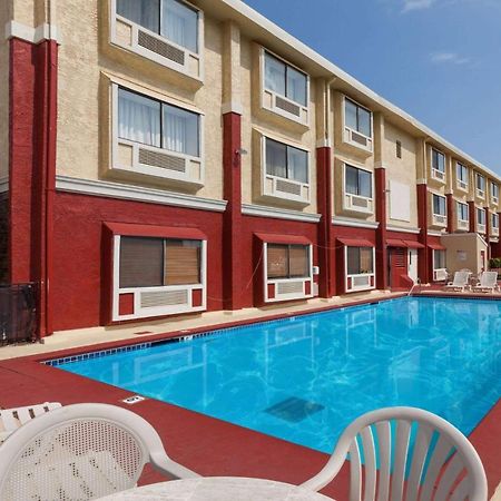 Ramada By Wyndham Oklahoma City Airport North Exteriör bild