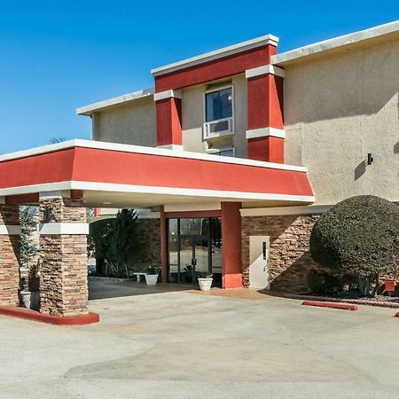 Ramada By Wyndham Oklahoma City Airport North Exteriör bild
