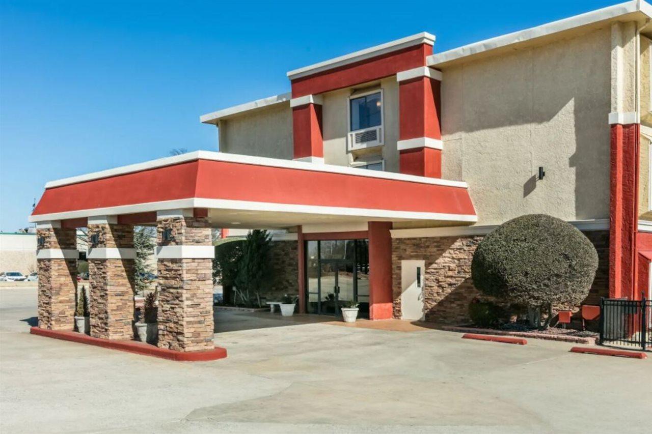 Ramada By Wyndham Oklahoma City Airport North Exteriör bild