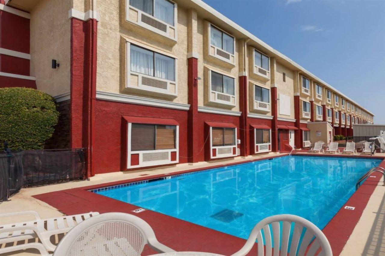 Ramada By Wyndham Oklahoma City Airport North Exteriör bild