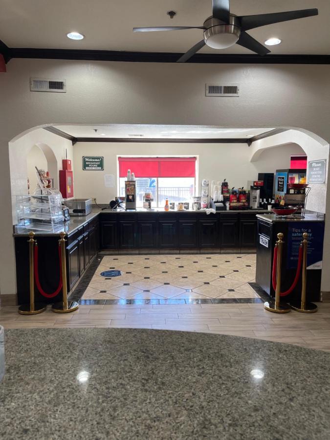 Ramada By Wyndham Oklahoma City Airport North Exteriör bild