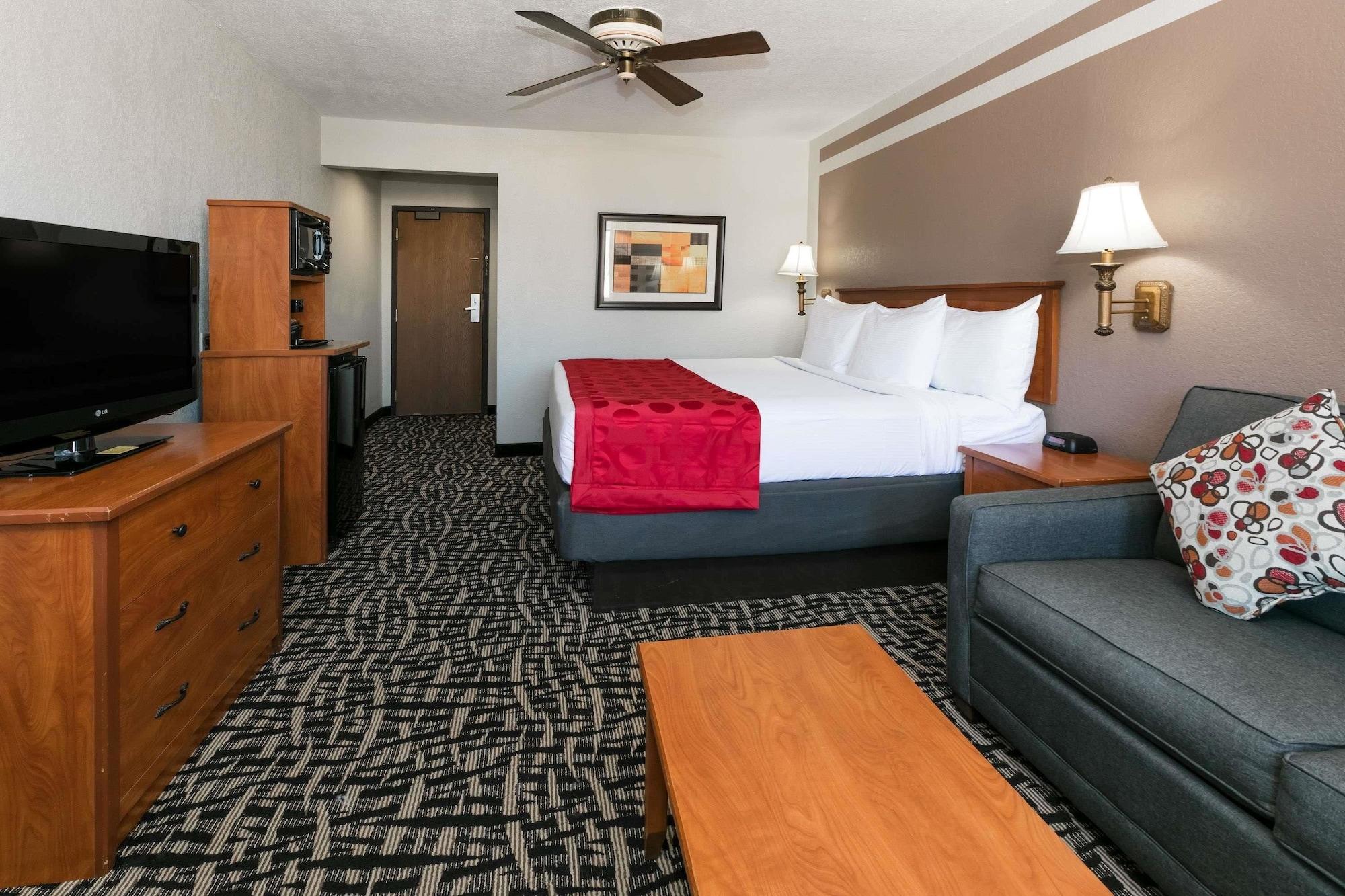 Ramada By Wyndham Oklahoma City Airport North Exteriör bild