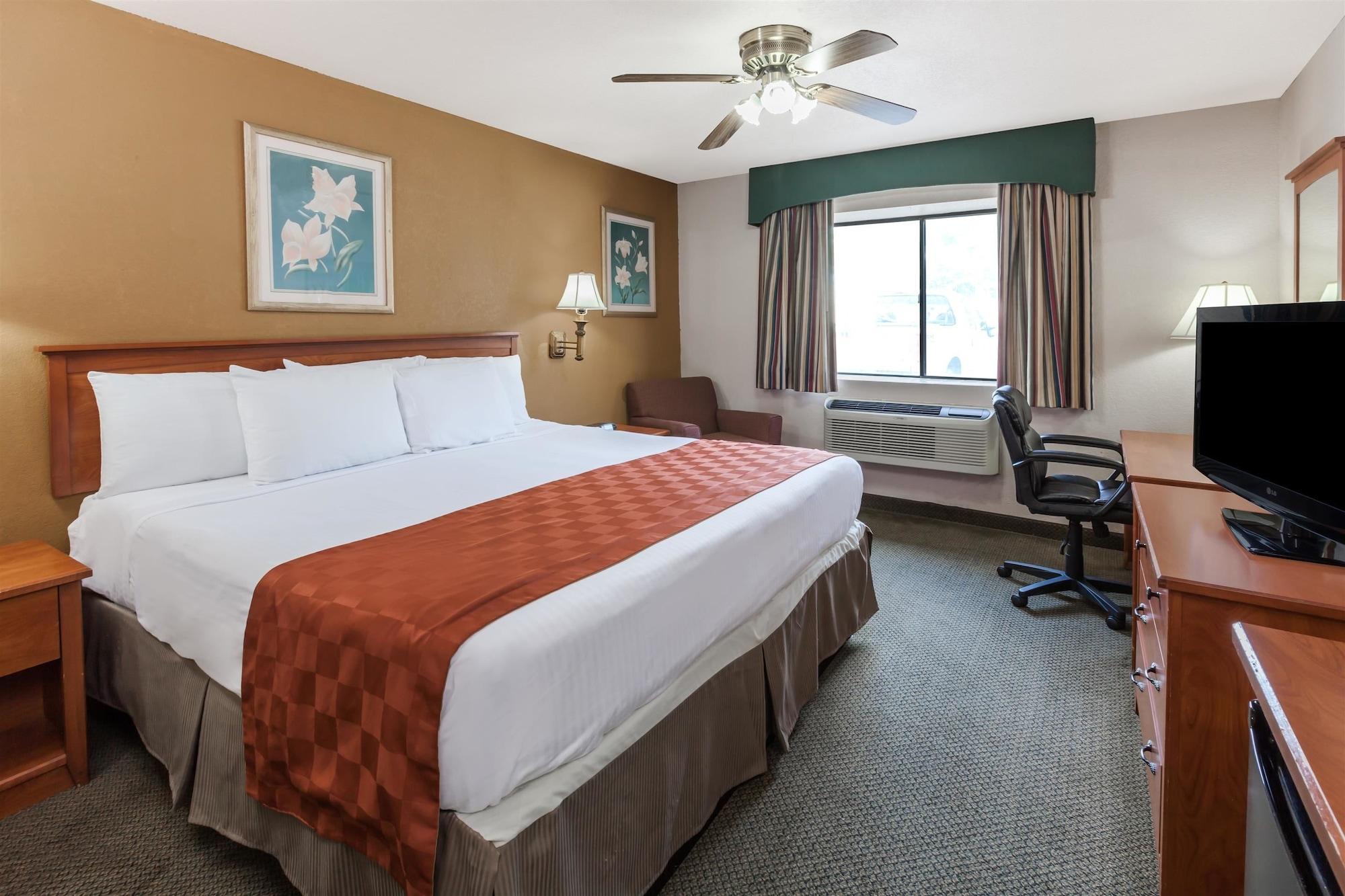 Ramada By Wyndham Oklahoma City Airport North Exteriör bild