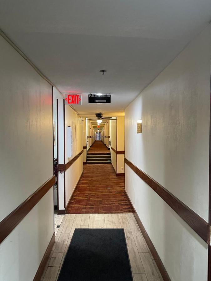 Ramada By Wyndham Oklahoma City Airport North Exteriör bild