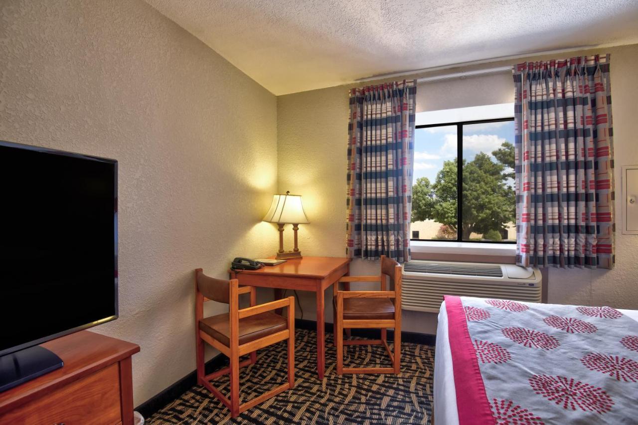 Ramada By Wyndham Oklahoma City Airport North Exteriör bild