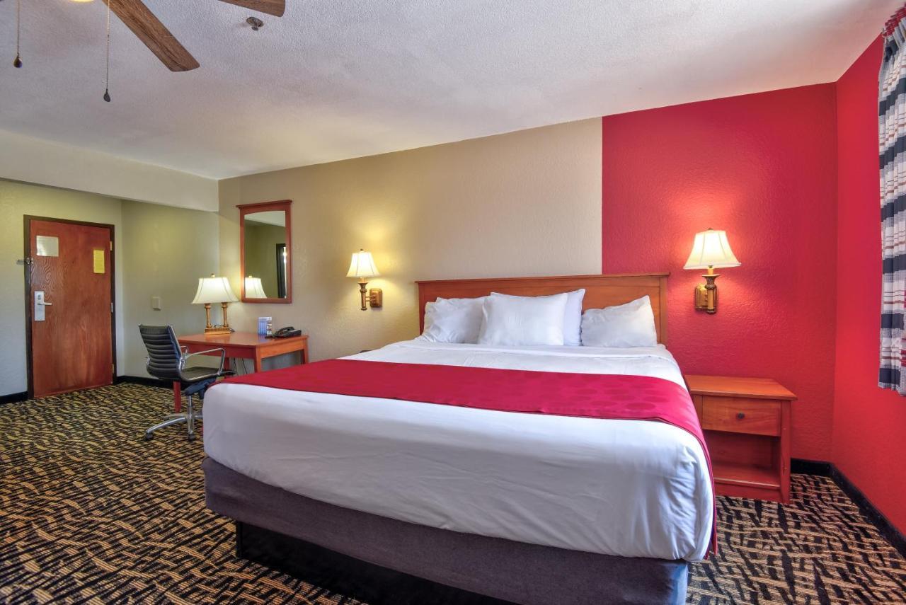 Ramada By Wyndham Oklahoma City Airport North Exteriör bild