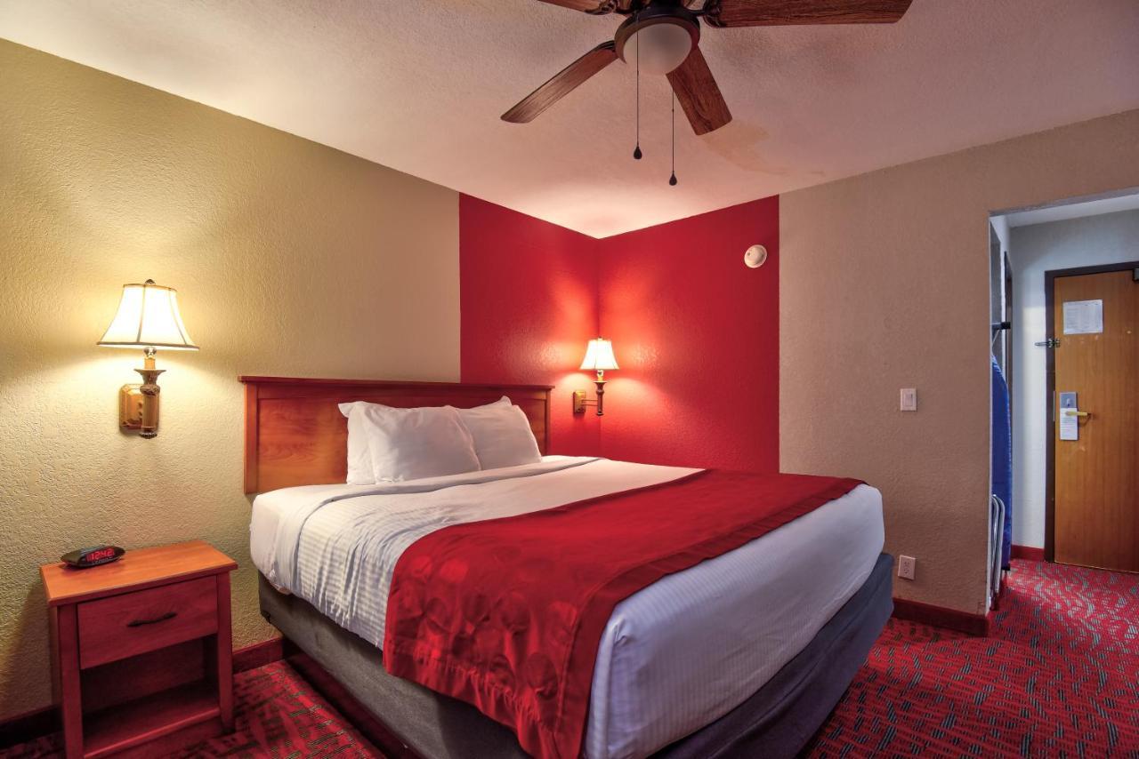 Ramada By Wyndham Oklahoma City Airport North Exteriör bild