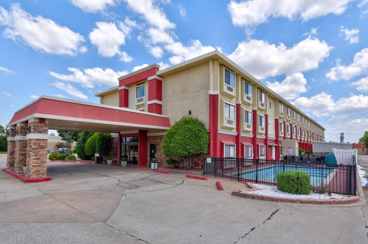 Ramada By Wyndham Oklahoma City Airport North Exteriör bild