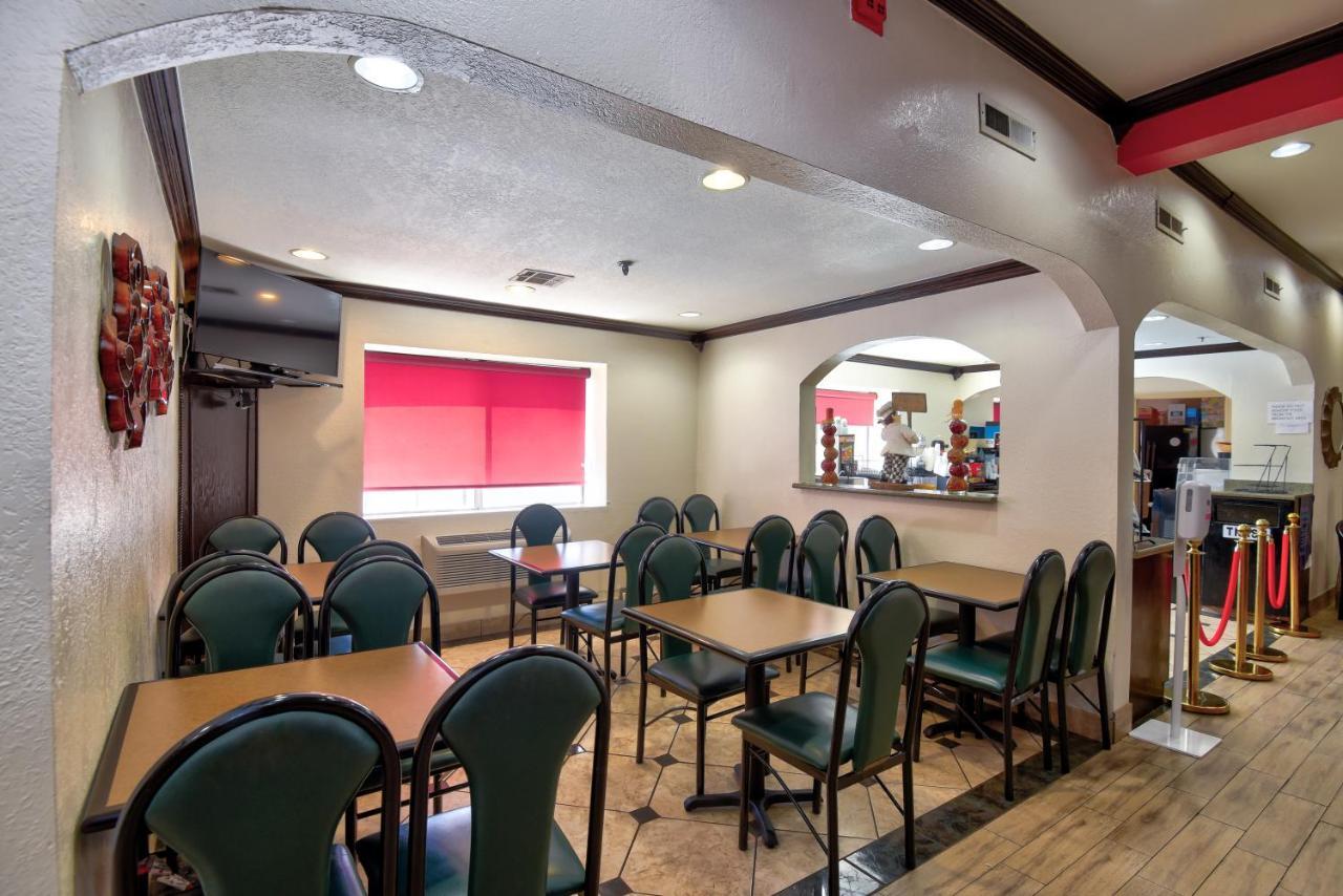 Ramada By Wyndham Oklahoma City Airport North Exteriör bild