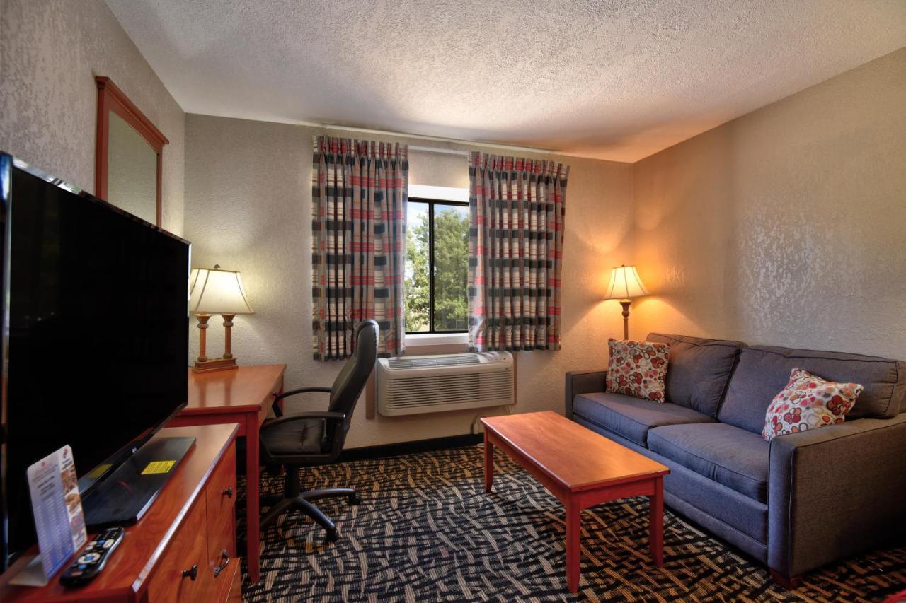 Ramada By Wyndham Oklahoma City Airport North Exteriör bild