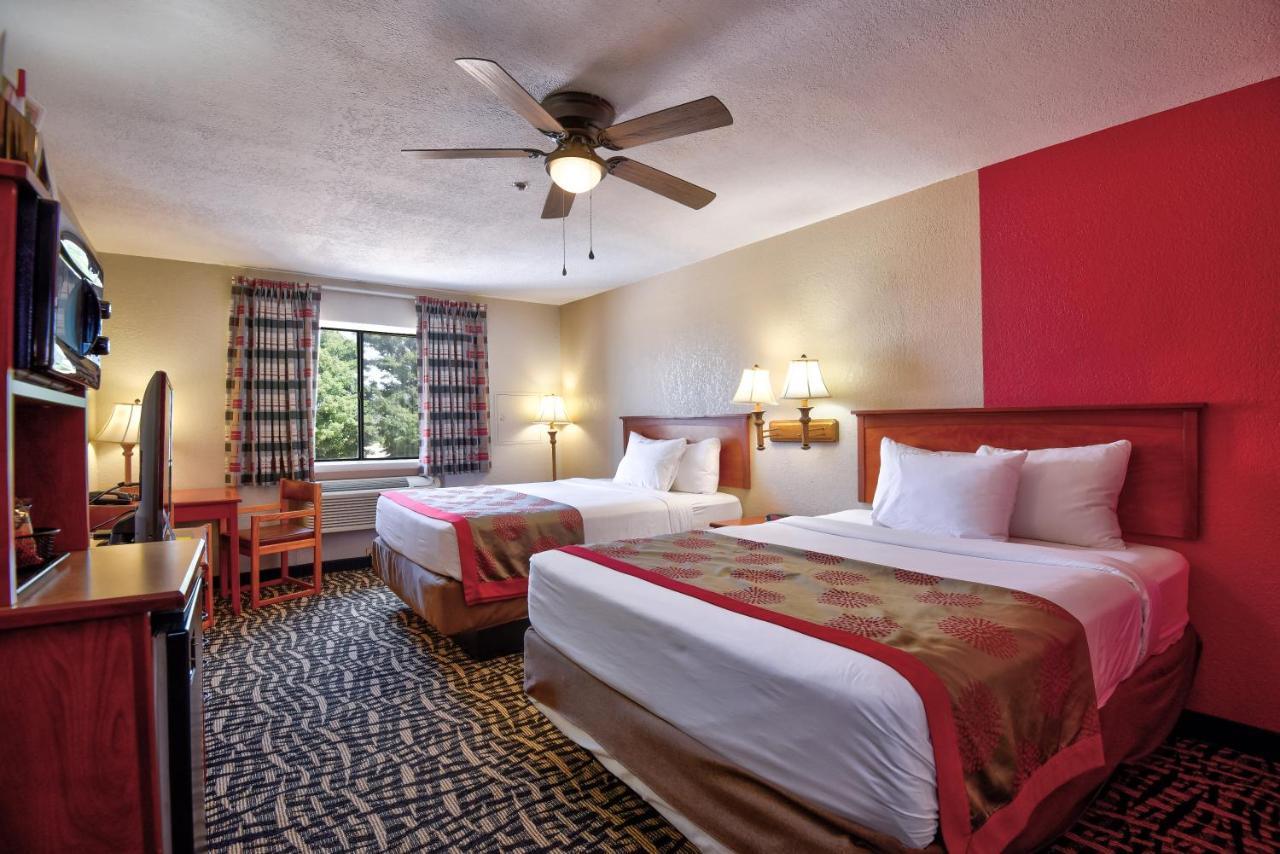 Ramada By Wyndham Oklahoma City Airport North Exteriör bild