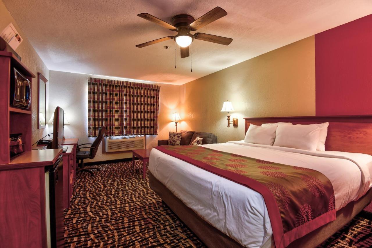 Ramada By Wyndham Oklahoma City Airport North Exteriör bild