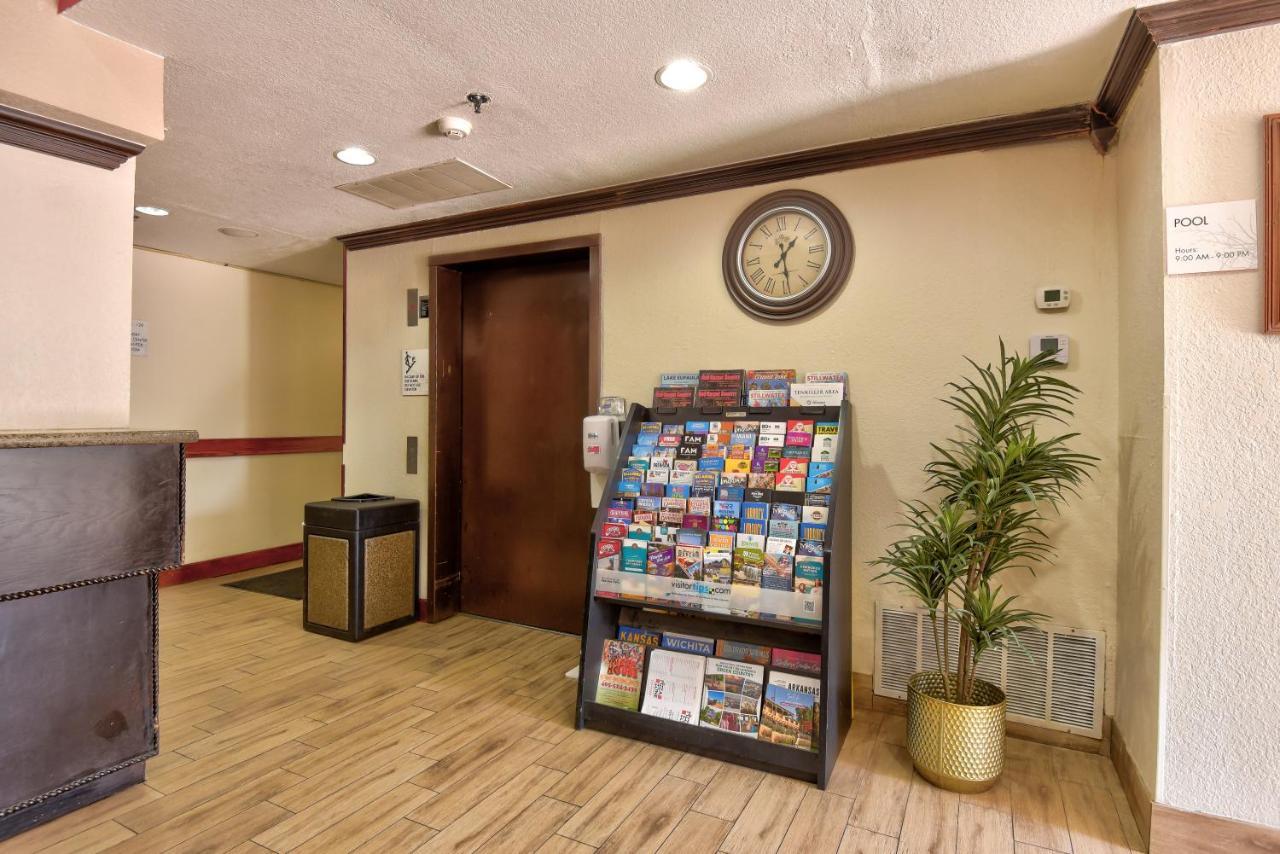 Ramada By Wyndham Oklahoma City Airport North Exteriör bild