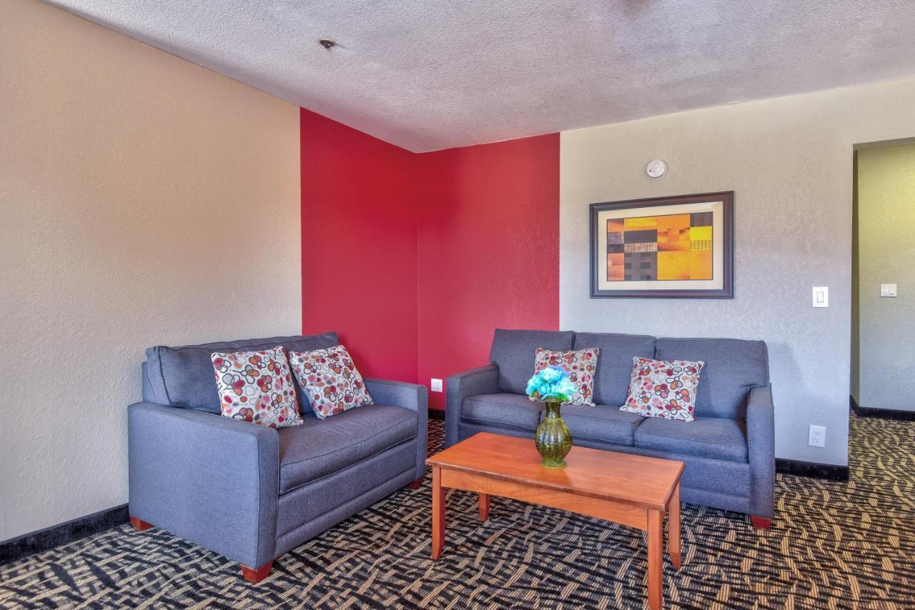 Ramada By Wyndham Oklahoma City Airport North Exteriör bild