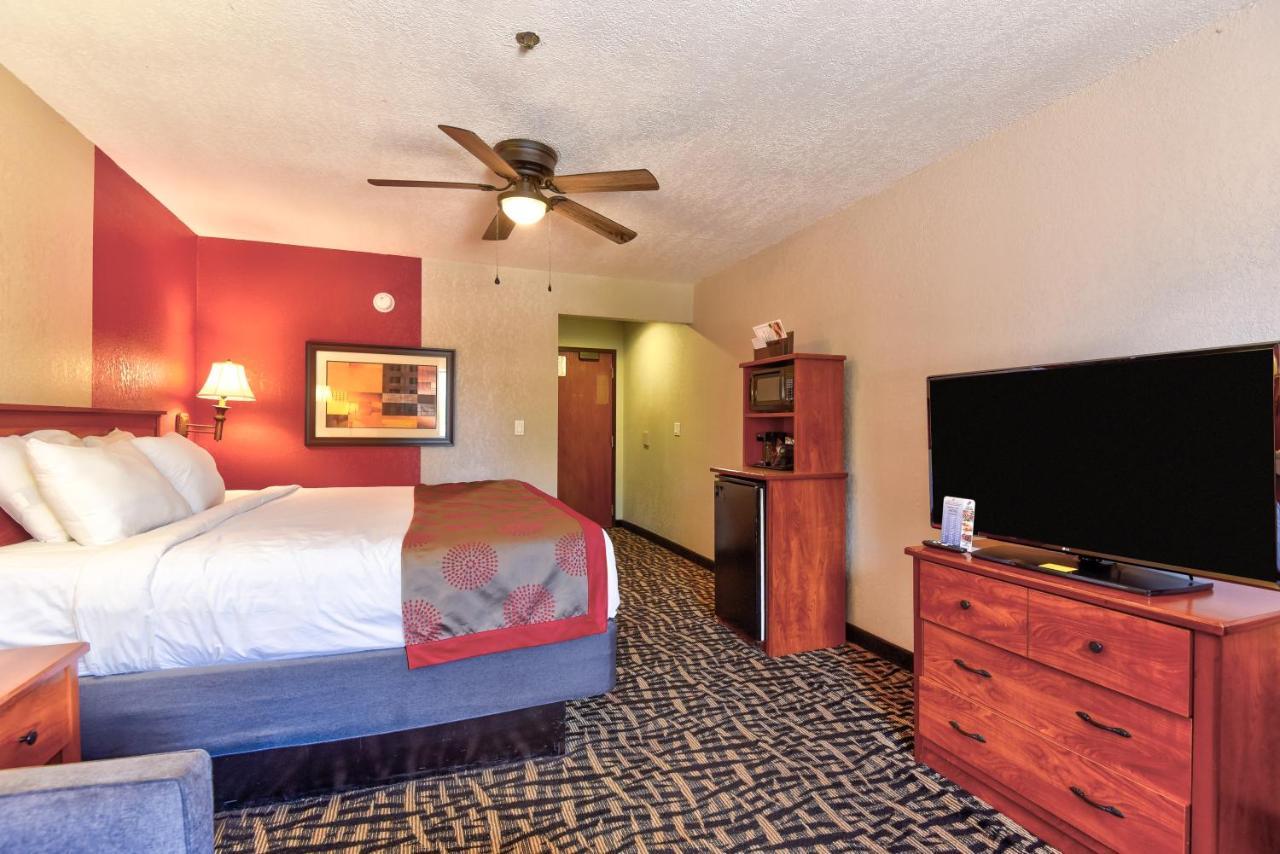 Ramada By Wyndham Oklahoma City Airport North Exteriör bild