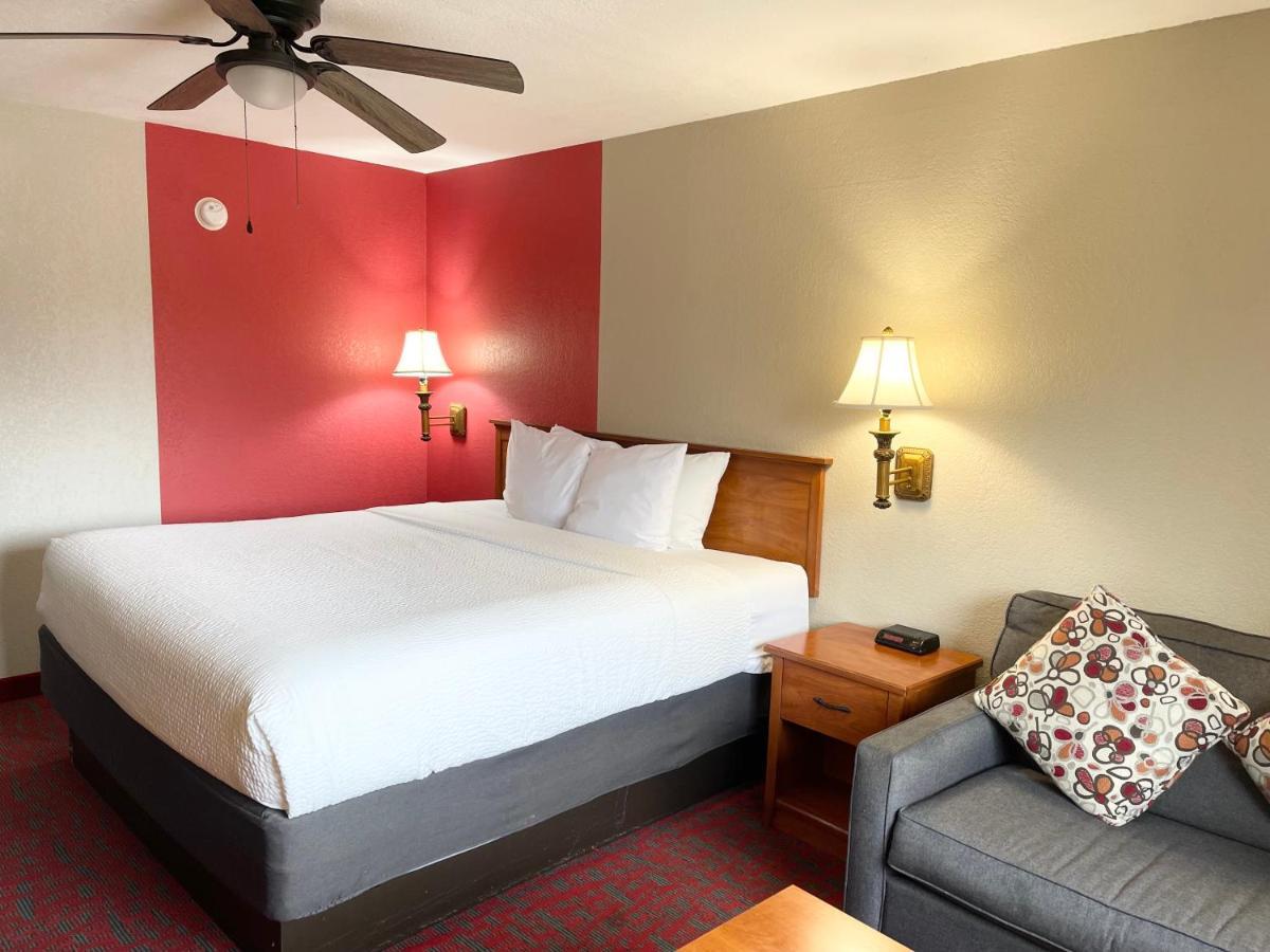 Ramada By Wyndham Oklahoma City Airport North Exteriör bild