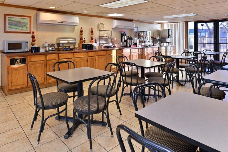 Ramada By Wyndham Oklahoma City Airport North Exteriör bild