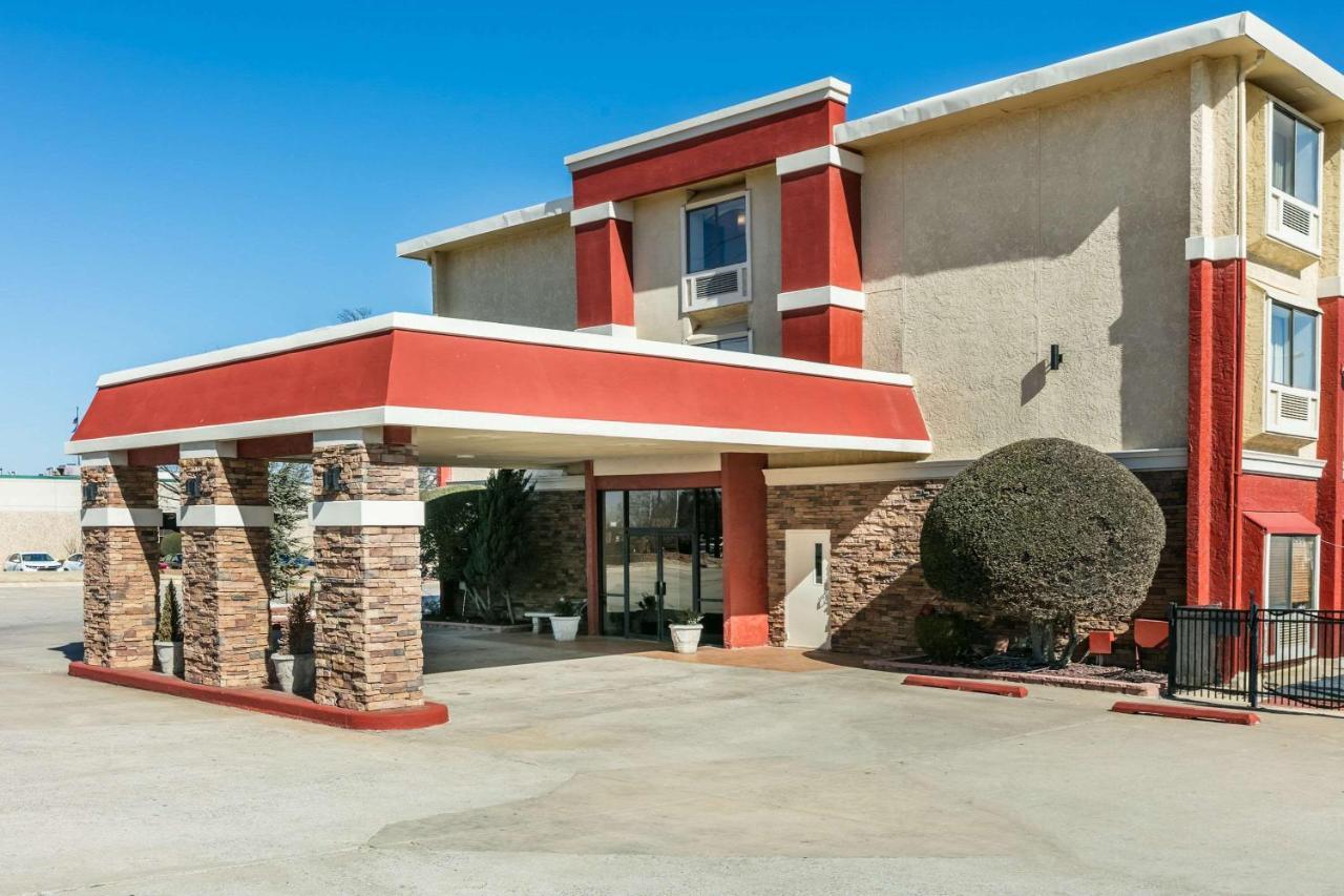 Ramada By Wyndham Oklahoma City Airport North Exteriör bild