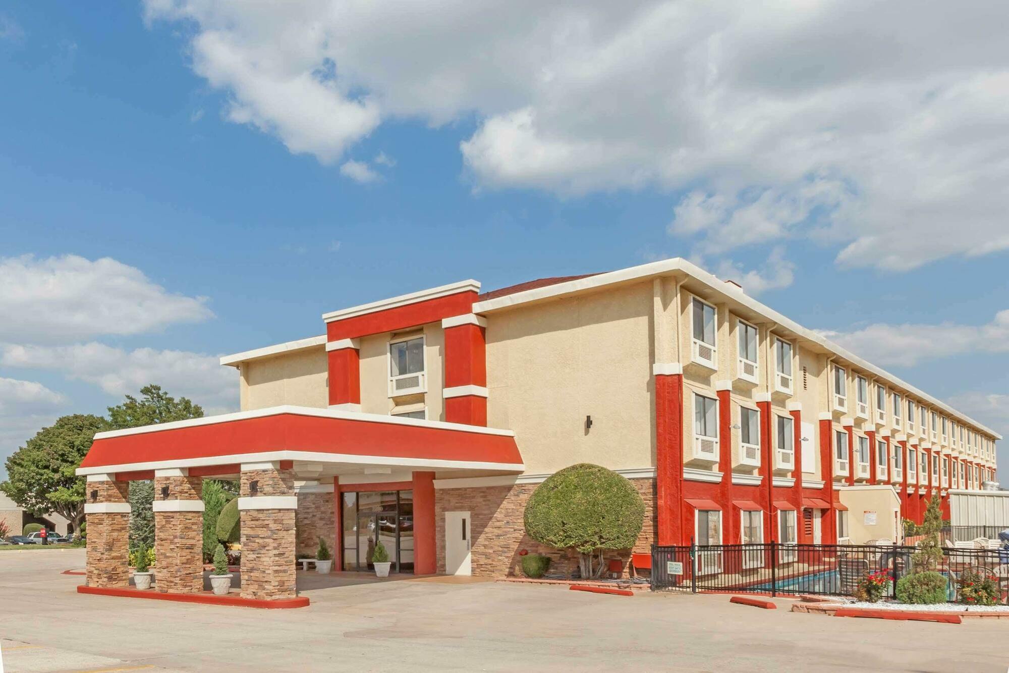 Ramada By Wyndham Oklahoma City Airport North Exteriör bild